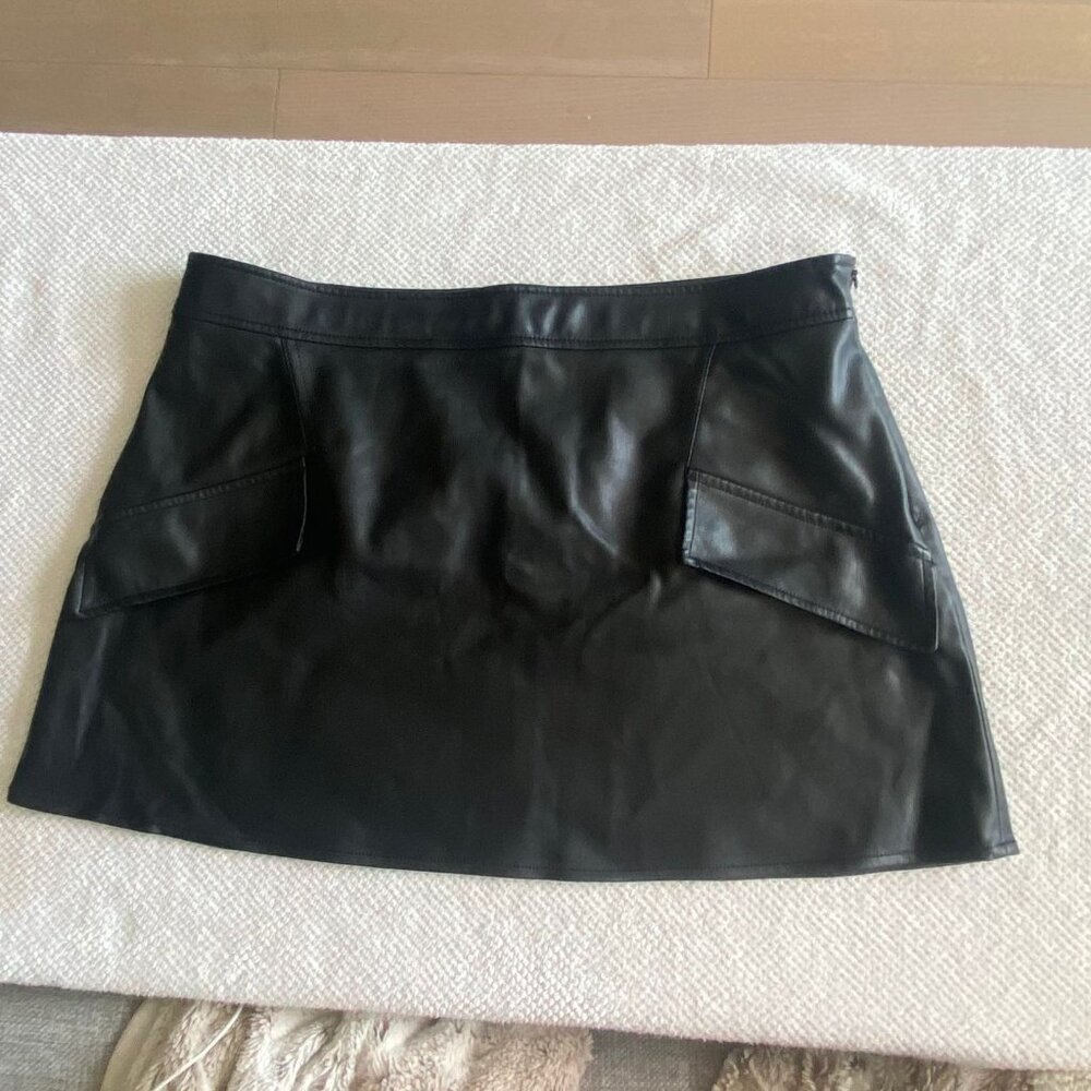 Mini Faux Leather Skirt 🖤